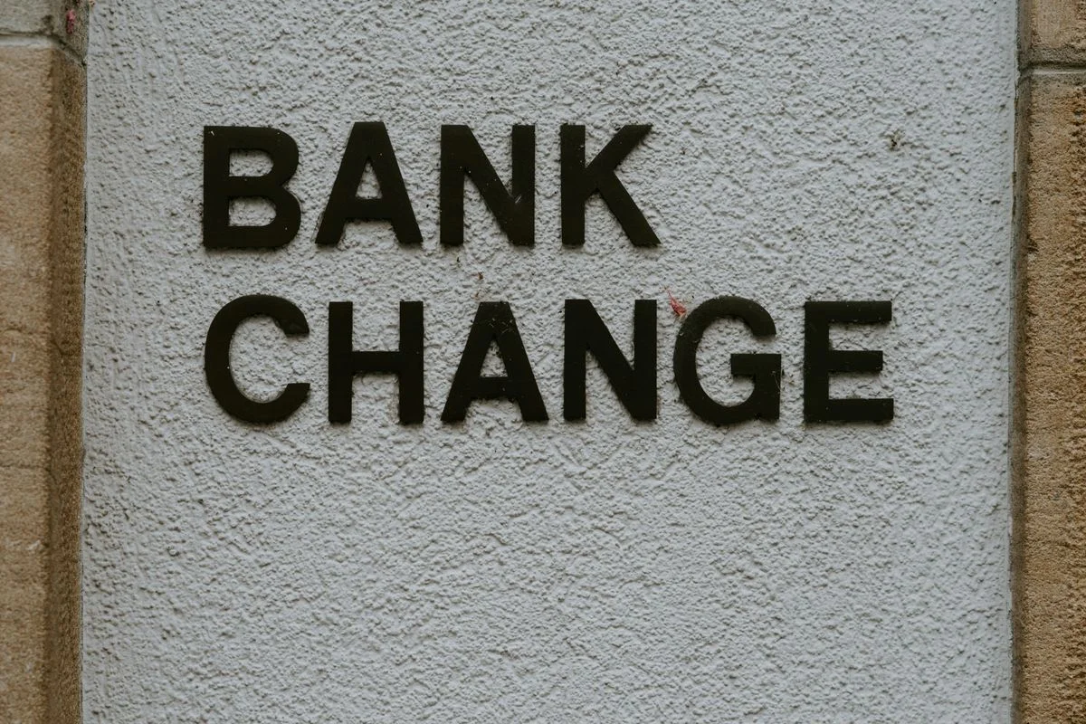Switching Bank Accounts in Europe as an Expat: Avoid Freezes and Hidden Fees