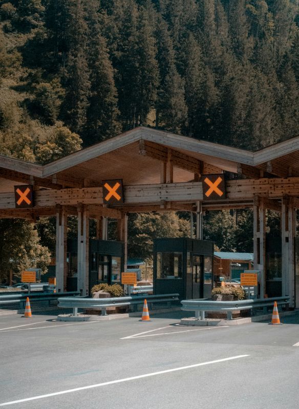 Cross-Border Workers France–Switzerland: Healthcare, Taxes & Social Rights in 2025