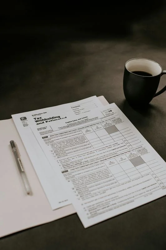 Pourquoi « je réglerai ça l’an prochain » est la phrase fiscale la plus coûteuse pour les expatriés